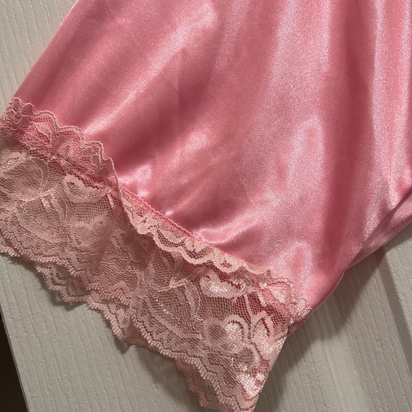 Pink Robe with Lace Trimmed Sleeves - Picture 5 of 7